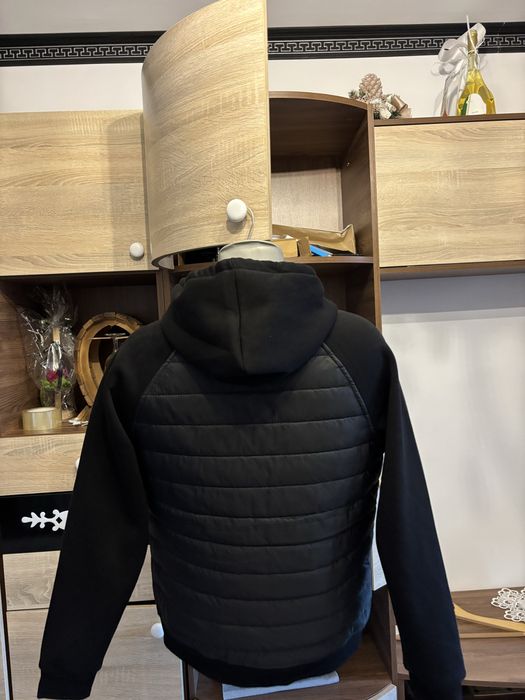 Vând hanorac de barbați