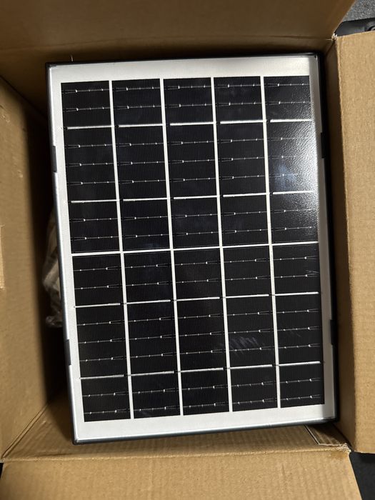 Camera de supraveghere 4K cu panou solar