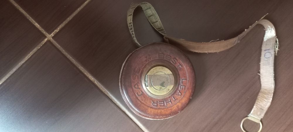 Ruleta veche Leather case