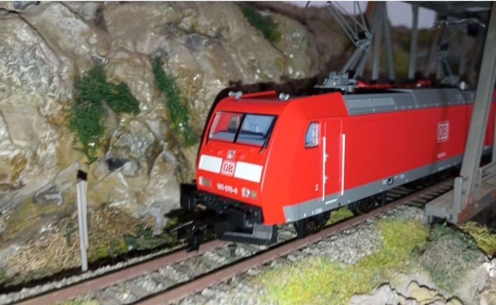 Trix BR185 locomotiva digitala HO