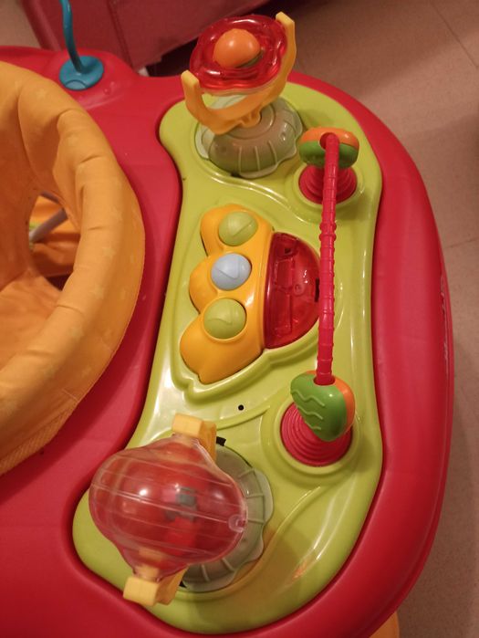 Проходилка, която служи и за Уокър и люлка