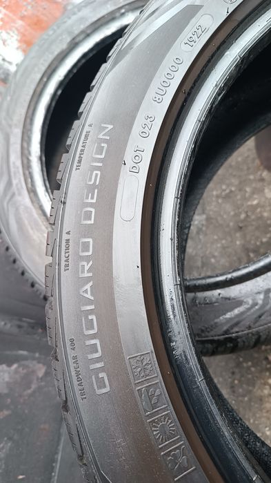 245/45/18 Vredestein