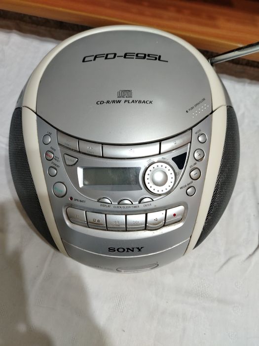 Продаётся оригинал  б/у магнитофон "Sony'