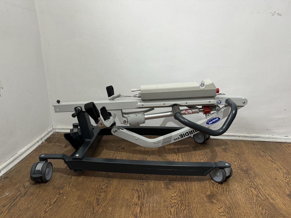 Macara/Elevator  Invacare  pt persoane cu dizabilitati 2024