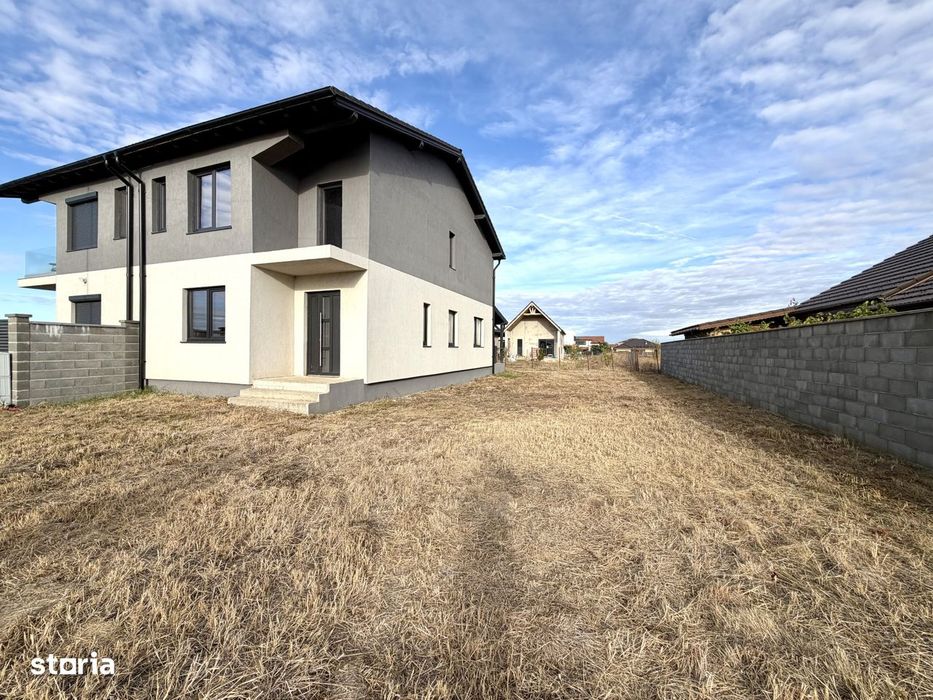Duplex la rosu, 4 camere, 118 utili, 389 mp teren - Sanandrei