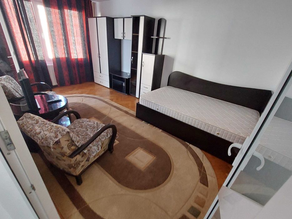 Particular inchiriez 2 cam dec titan mobilat utilat