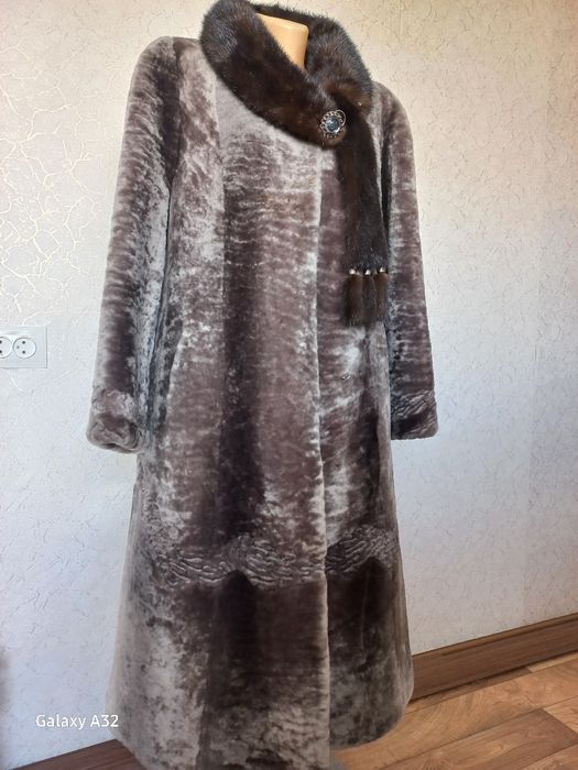 Продам шубу женскую