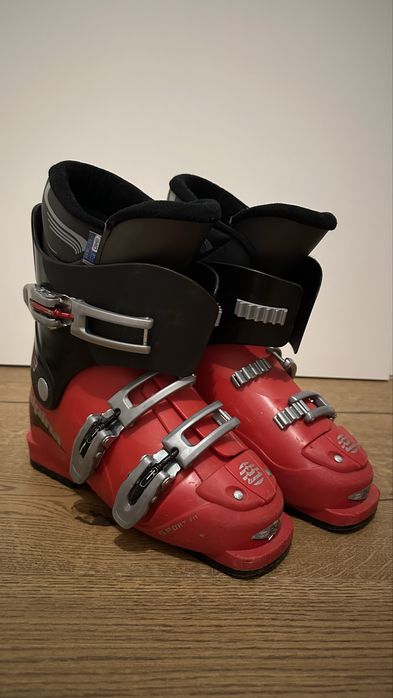 Clapari 37 pentru schiuri