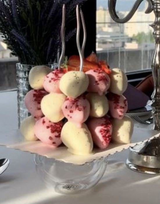 Торт из клубники в шоколаде