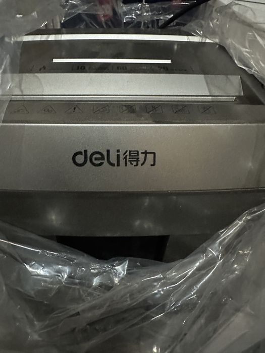Уничтожитель бумаги (шредер) deli 9905