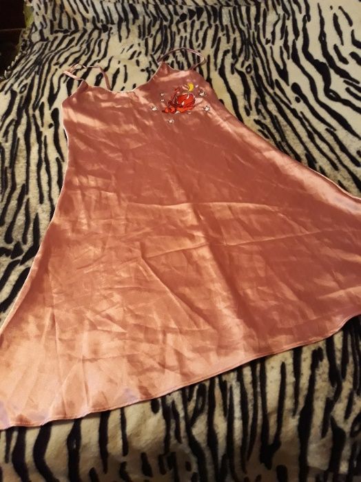 Нова Розова Нощничка