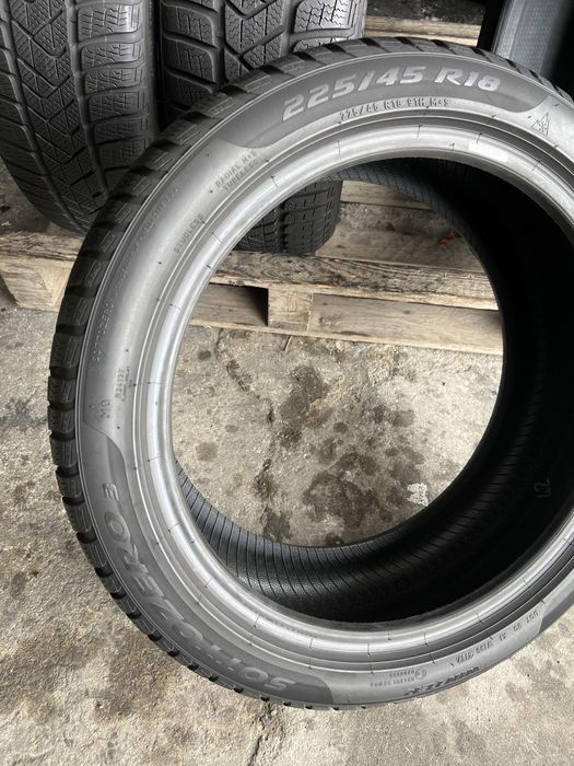 4 anvelope de iarna 225/45/18 Pirelli 6-7 mm!
