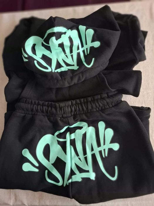 Спортни екипи Trapstar, Syna World, Nike