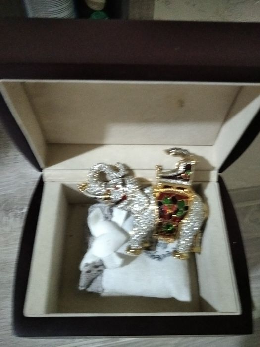 Продам слоника камни Сваровски привезли из Дубаи