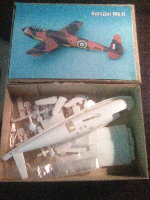 модель самолёта истребителя Спитфаер в масштабе 1/72 NOVO