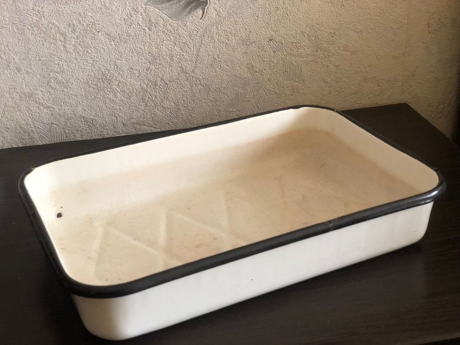 Эмалированная форма для холодца или для хранения мяса