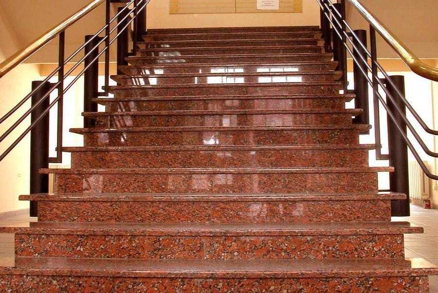 Гранит. Лестницы в комплекте