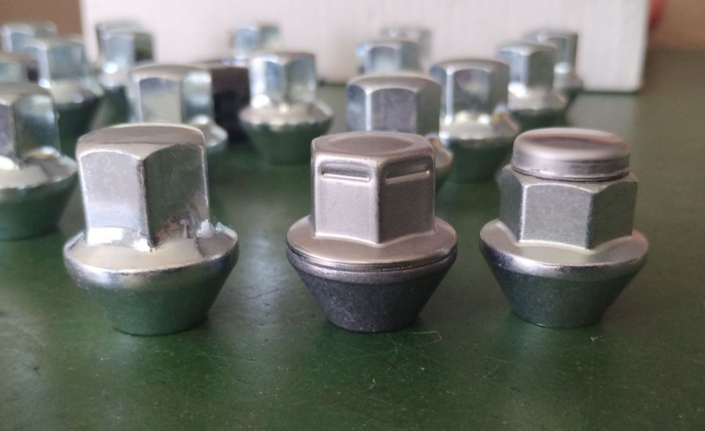 Piulite Negre  prezoane pline Ford Focus Fiesta Mondeo C-Max sau Volvo jante ALIAJ
Magazin Piese Auto