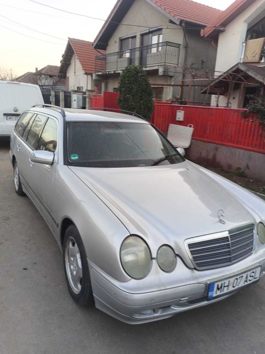 Vând Mercedes-Benz 2.0 Benzină