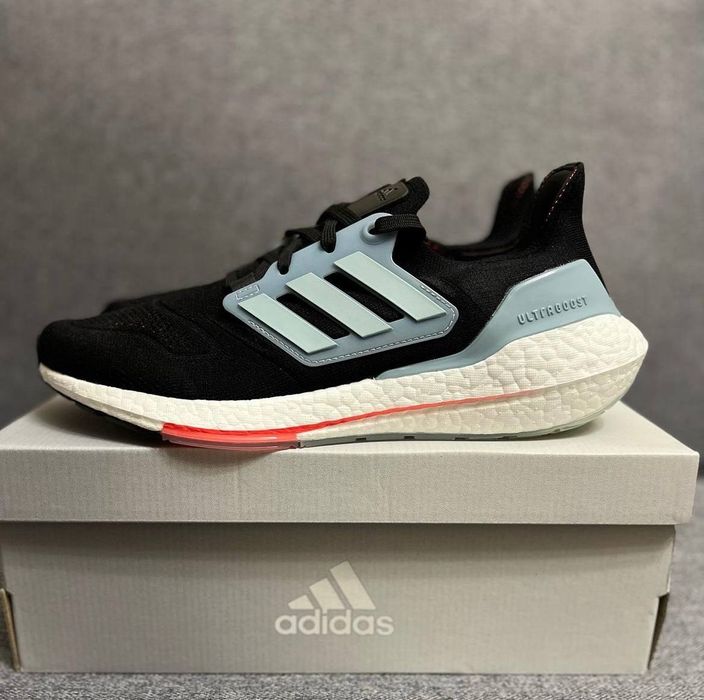 Продам кроссовки Adidas Ultraboost 22