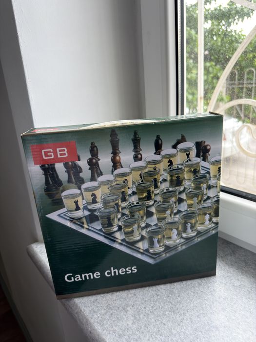 Рюмки с шахмотной доской