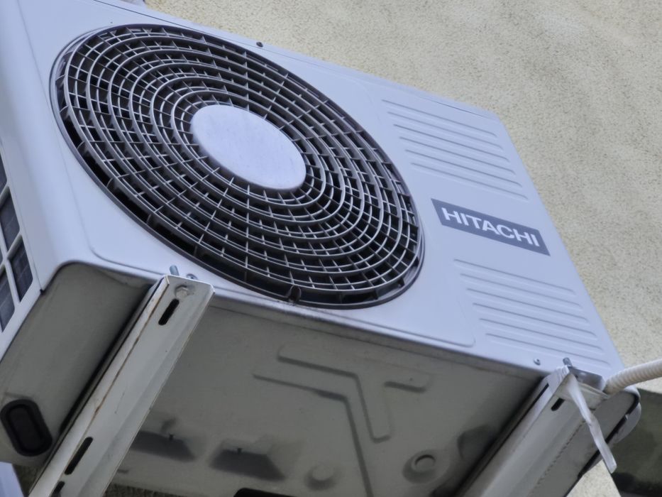 Климатик Hitachi 12