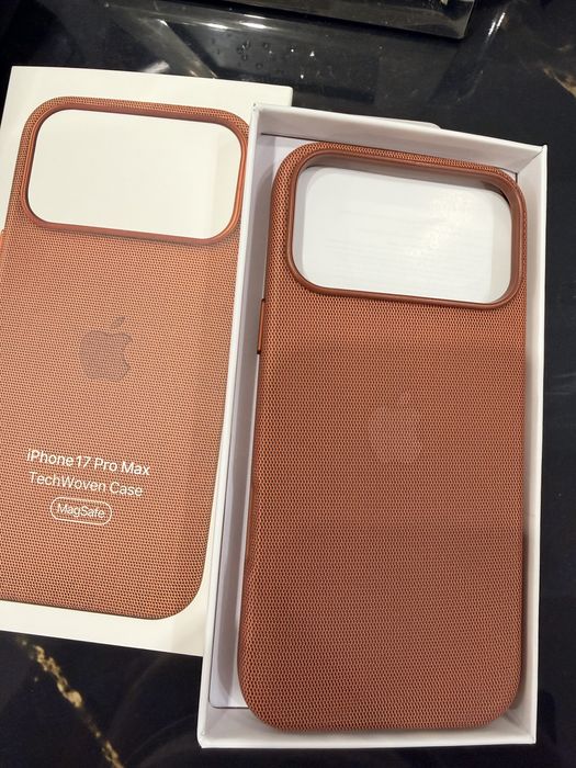 Трендовый чехол на 17 промакс