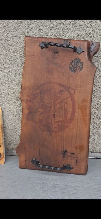 Диспенсър с дъска . Стенен диспенсър. Плато и дъска за мезе.