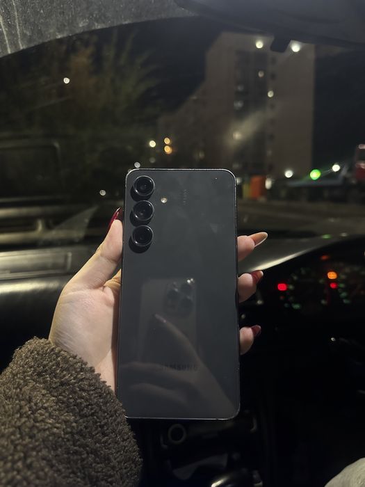 Самсунг S 24 FE