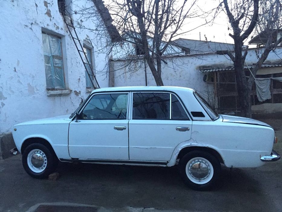 Moshina srochna sotiladi 21011