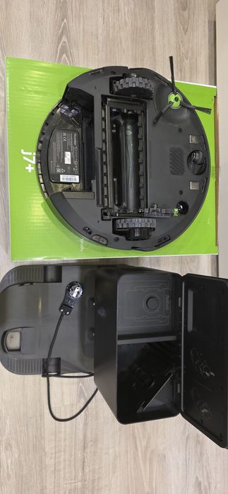 Прахосмукачка робот iRobot j7+