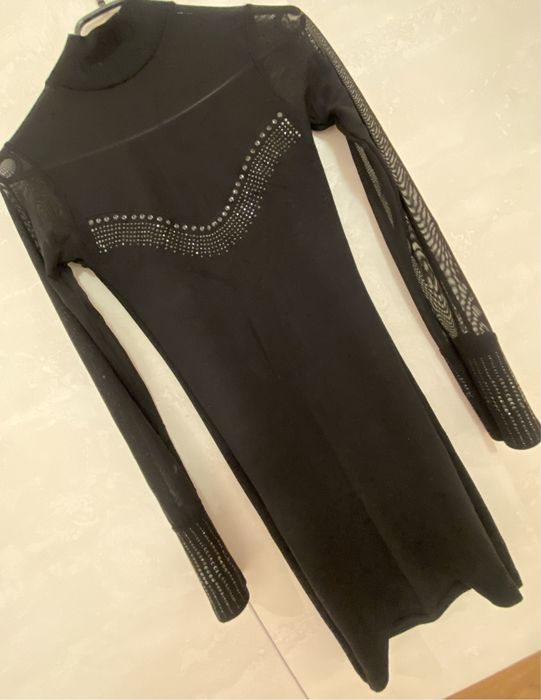 Дамска рокля от финно плетиво и тюл, с пайети!