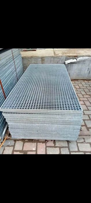 Grătare zincate la diferite dimensiuni debitam la dimensiunea dorită d