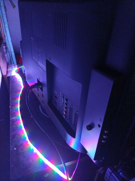 Продавам телевизор за цасти