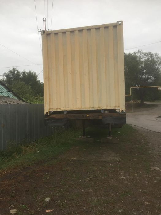 Полуприцеп с контейнером