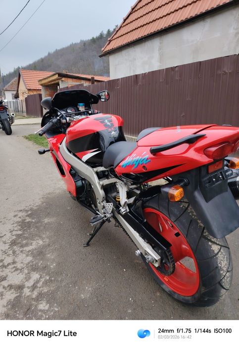 Vând Kawasaki ninja zx9r an 2000 ca nou 3500 ușor negociabil