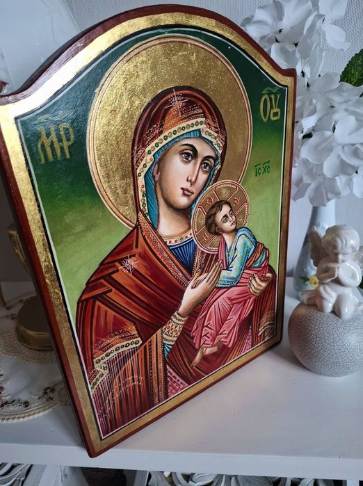 Икона рисувана върху дърво