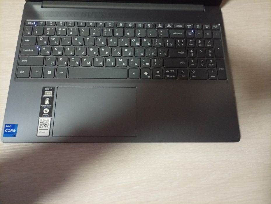В продвже ноутбук Lenovo
