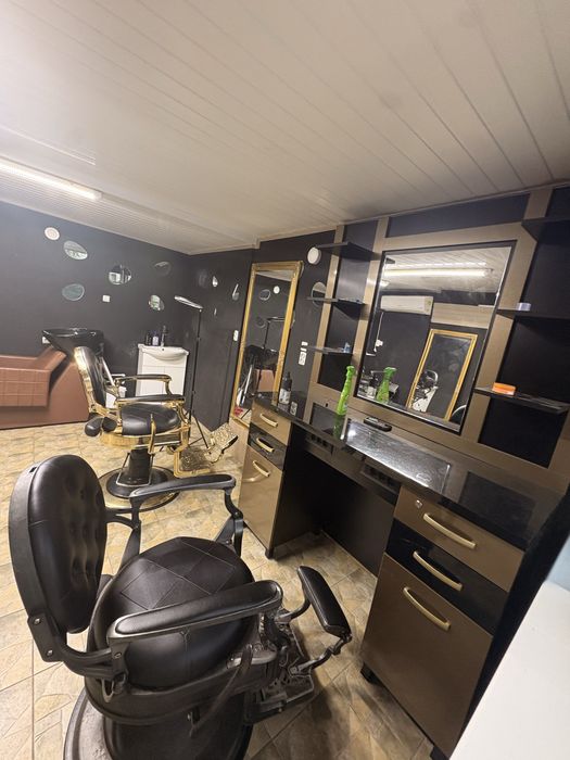 Vand (24000€) sau inchiriez spatiu comercial complet amenajat pentru frizerie