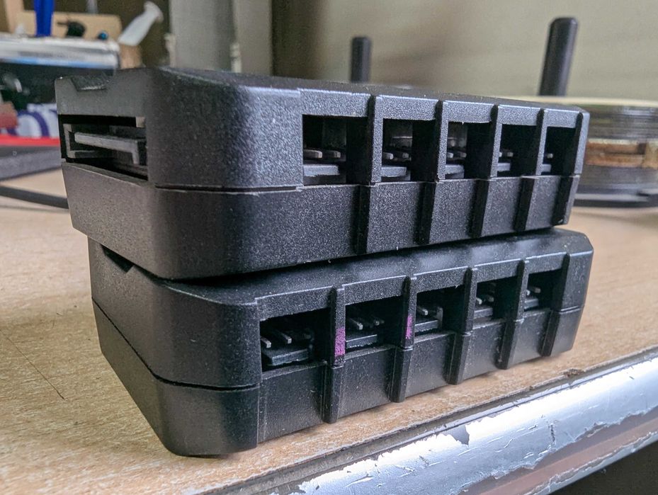 Fan Hub Thermaltake controler 10 ventilatoare 3 pini