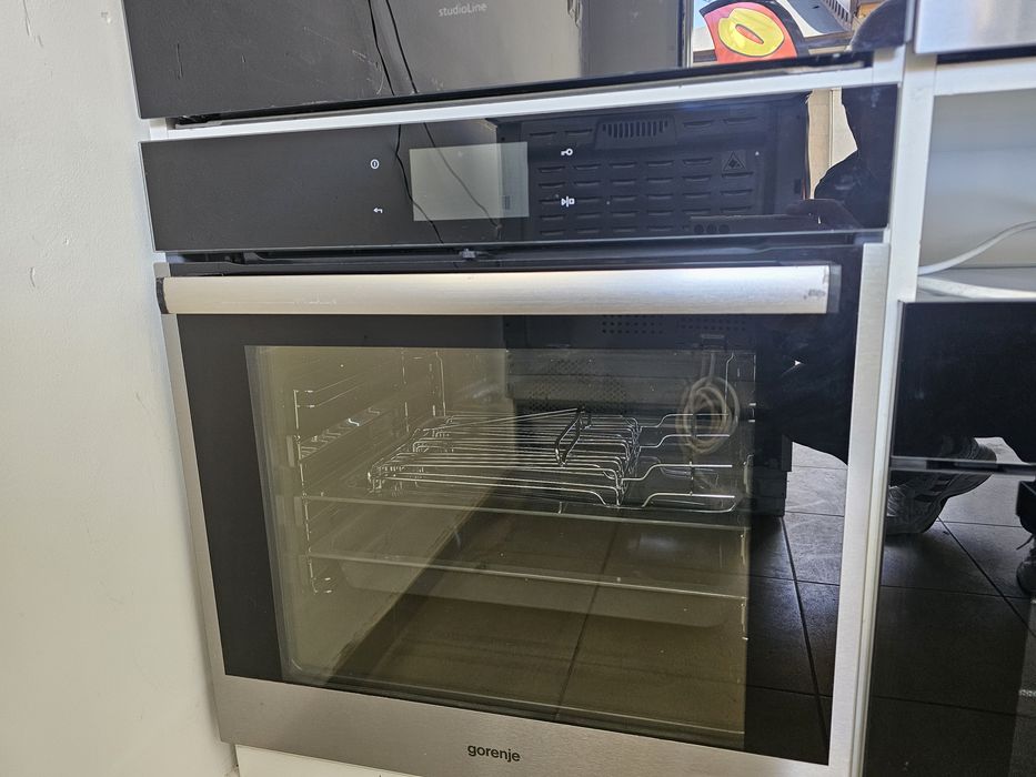 Фурна за вграждане Gorenje с пиролиза BOP799S51X