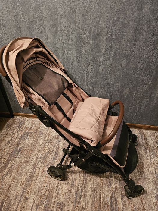 Продам прогулочную коляску