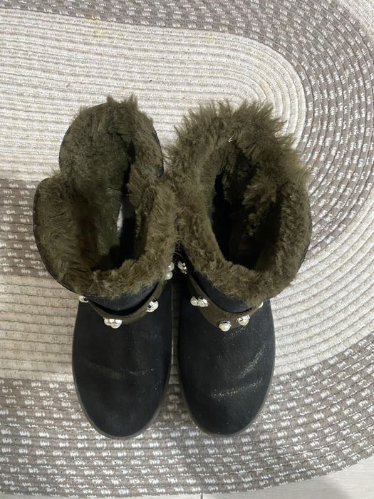 Ghete stil ugg cu perle si sclipici
