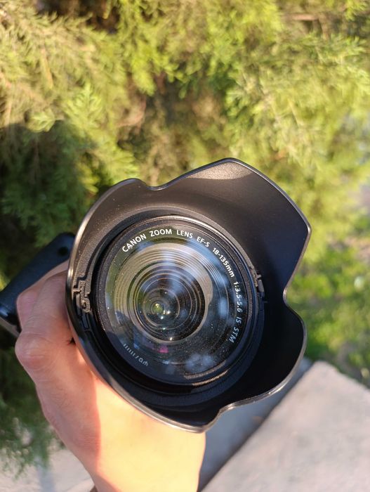 Canon EOS  650D orginal obektivi bilan sotiladi