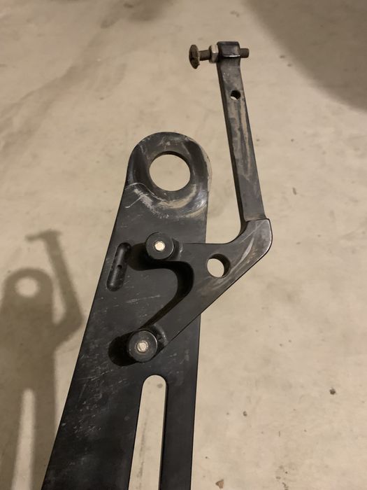 Стойка за номер на мотоциклет Rizoma, свалена от Harley-Davidson