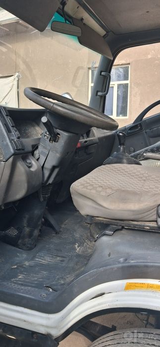 Vodavoz isuzu avtobusdan