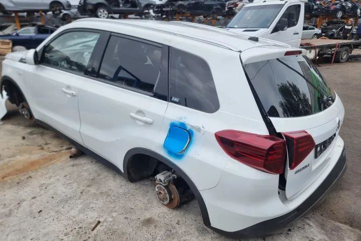 vas lichid parbriz carcasa filtru aer alternator electromotor compresor AC kit pornire ambreiaj volanta Suzuki Vitara 4  facelift motor 1.4t hybrid 130cp K14D