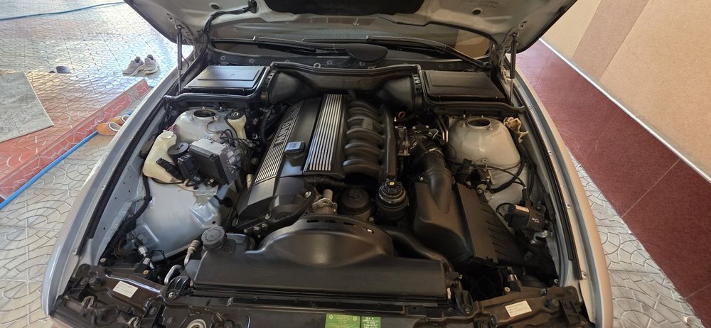 Sotiladi BMW E39 528i