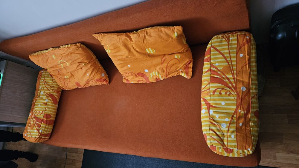 Разтегателен диван