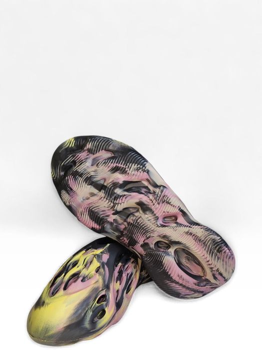 Yeazy foam runner 43,44